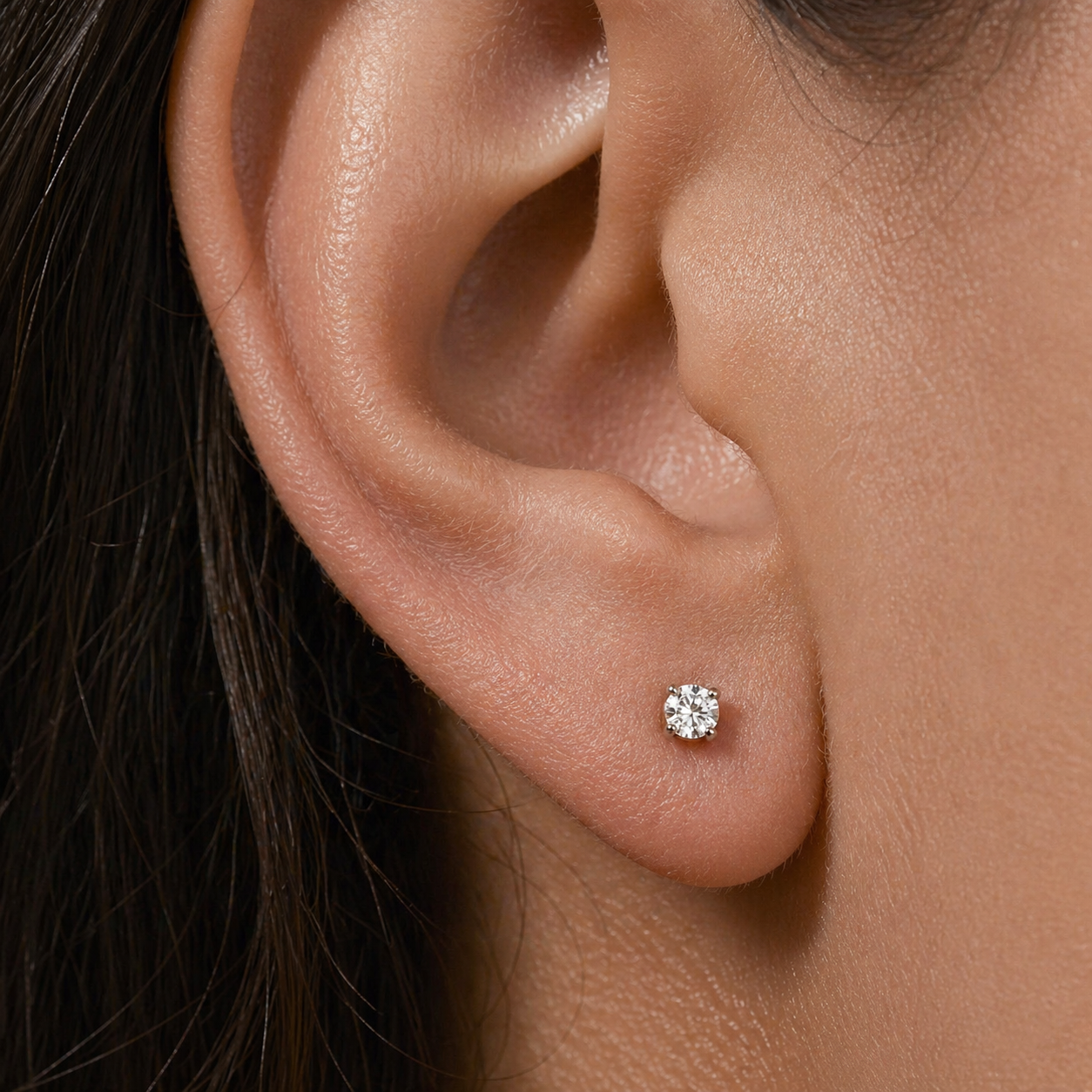 Flat back titanium stud worn on ear cartilage piercing